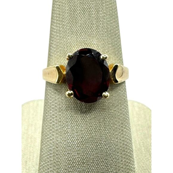 14K Yellow Gold Red Oval Stone Ring (15516) - Picture 4 of 9